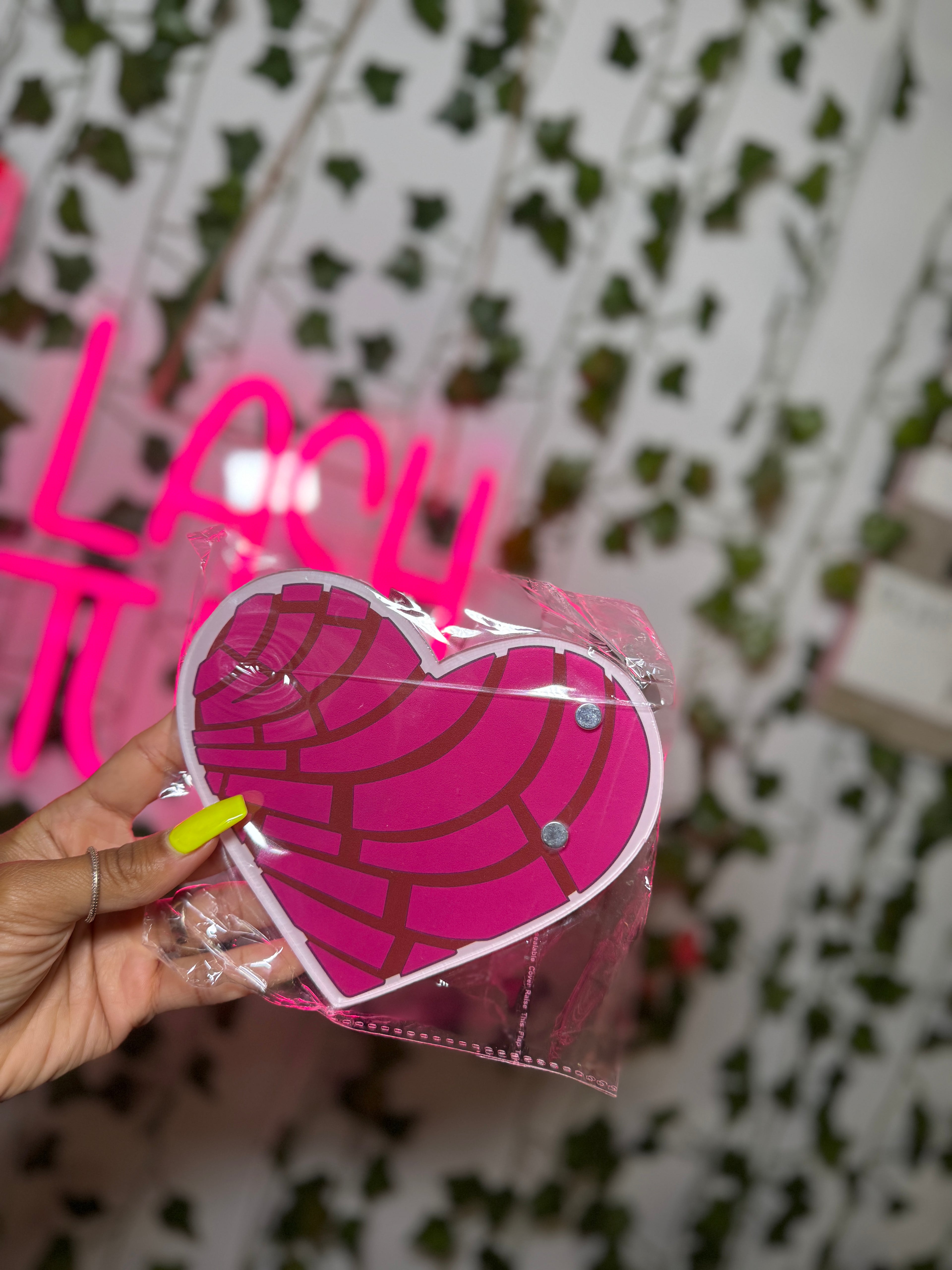 Dark Pink Concha Tile